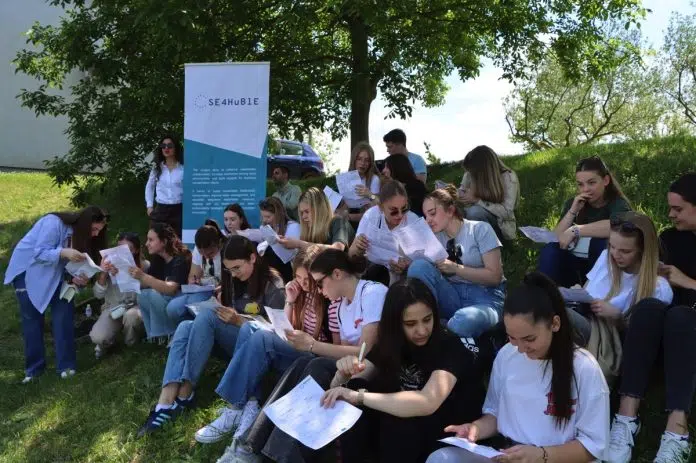 FOTO | Građanska znanost u akciji: Srednjoškolci u Hutovu blatu