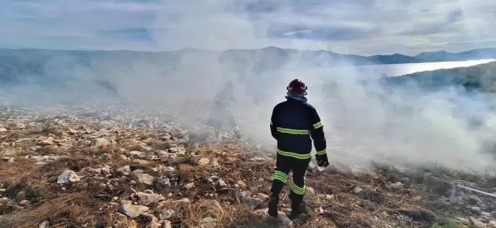 FOTO: Požar na poluotoku Klek