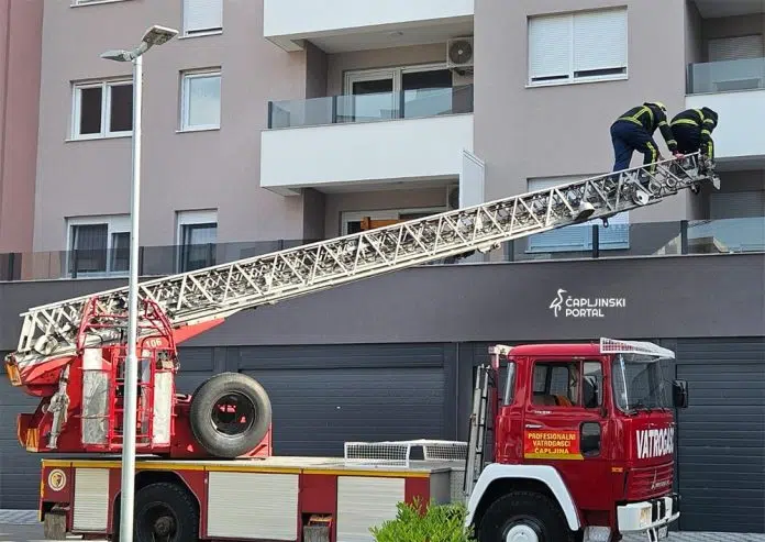 FOTO | Čapljinski vatrogasci otvorili stan u Vukovarskoj ulici