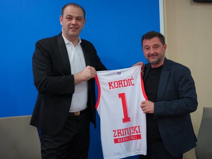 Gradonacelnik-Kordic-uprilicio-prijem-za-HKK-Zrinjski-1992.jpg