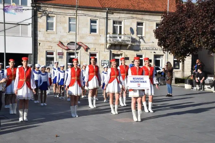 Neumske mažoretkinje na smotri u Livnu „Li-Cro Majorettes“