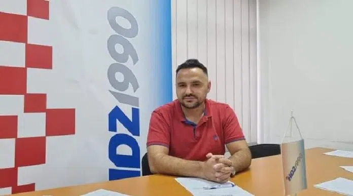Mate Tomić / Što uopće radi toliko uposlenih u Vladi
