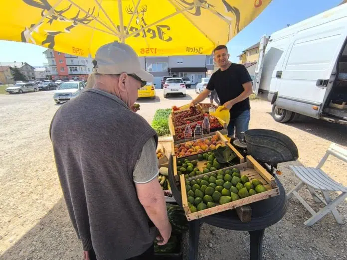 Cijene na tomislavgradskoj tržnici: Stigle smokve, breskve, višnje…