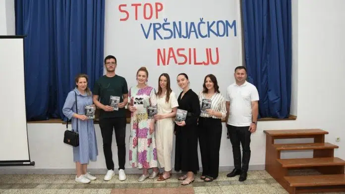 Javna tribina „Reci NE vršnjačkom nasilju“ održana u Čerinu