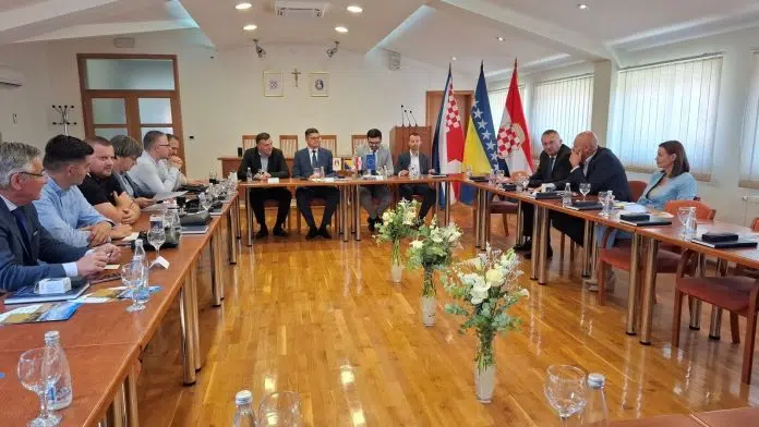 Ministar Nedić u Posušju potpisao ugovore o sufinanciranju projekata vrijednih