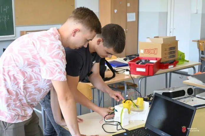 Novi projekti i novi zanimljivi modeli elektroenergetičara Srednje škole Prozor