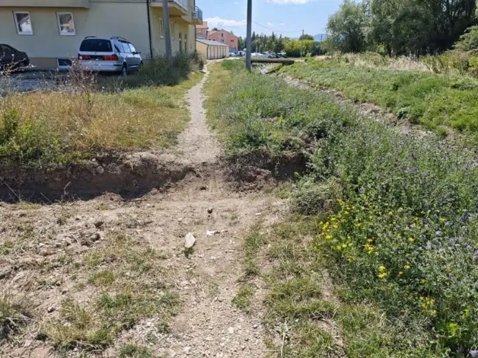 Tomislavgrad: Kanal za oborinske vode onemogućava prolazak pješačkom stazom