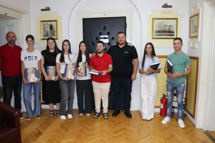 Grad Ljubuški: Prvašićima po 200 maraka, maturantima večera, svim studentima