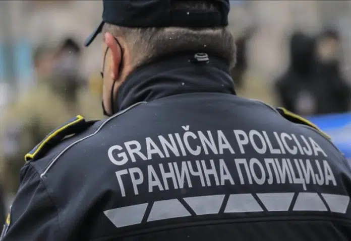 Spriječeno krijumčarenje 11 migranata u Grudama, među njima i maloljetne