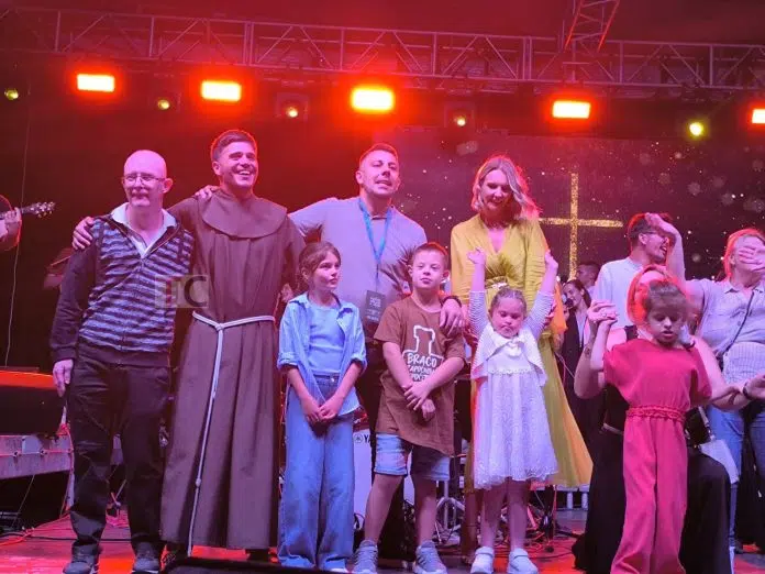 “Pustite malene k meni” – Veliki humanitarni koncert ispunio Tomislavgrad