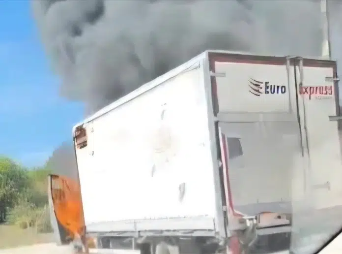 VIDEO: U Pologu se zapalilo vozilo brze pošte