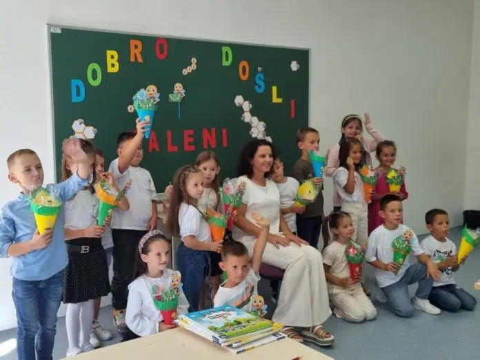 Veselo i svečano: Prvašići zakoračili u školu Ivana Mažuranića u