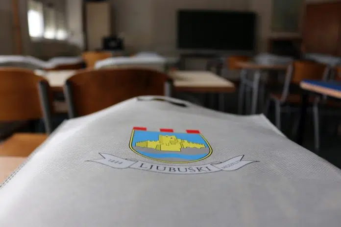 Grad Ljubuški: Isplaćene potpore za prvašiće, svim osnovnoškolcima bilježnice i