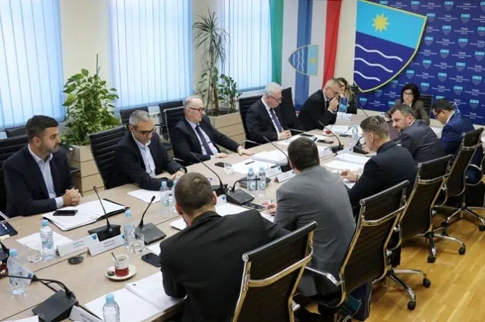 Vlada HNŽ izdvojila 1,7 milijuna KM za besplatne udžbenike, prijevoz