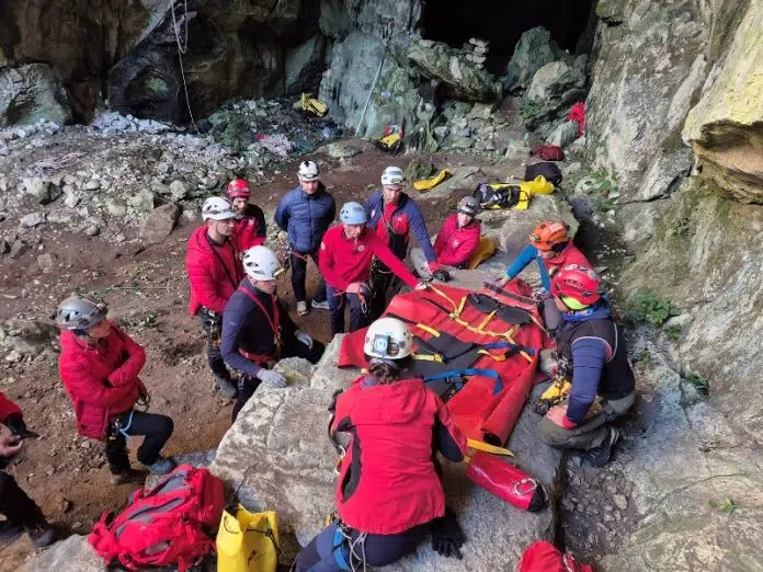 FOTO : Održan osnovni tečaj speleospašavanja Saveza gorskih službi spašavanja