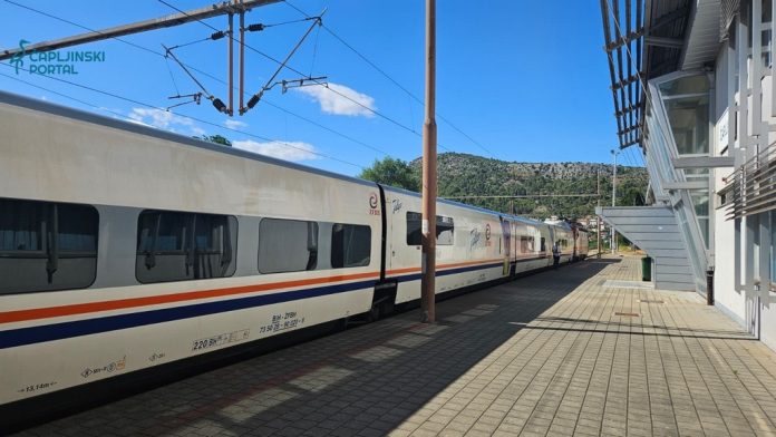 Vlak Željeznica FBiH vozit će do Ploča i zimi