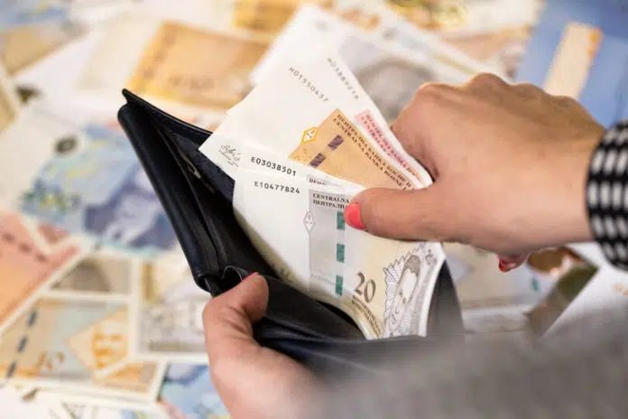 Za državne uposlenike 1.000 KM naknade uz plaće za studeni
