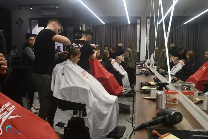 FOTO/VIDEO Humanitarno božićno šišanje u Posušju ponovno okupilo velik broj