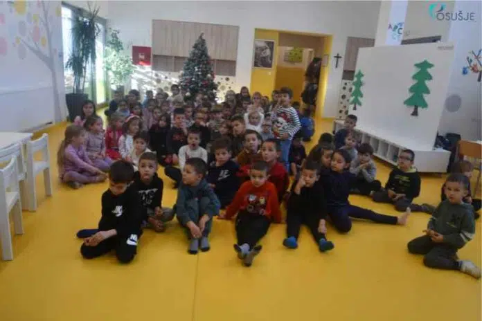 FOTO/VIDEO Božić kroz dječje oči: Kako se u vrtiću “Bajka”