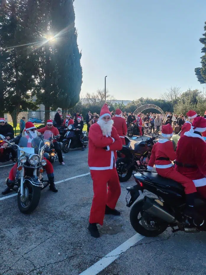FOTO: Moto-mrazovi u Neumu darivali najmlađe