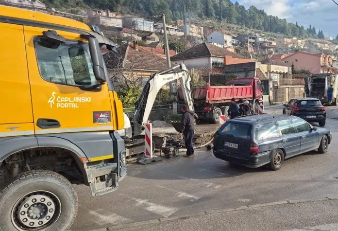 FOTO | Probijena glavna vodovodna cijev – dio Čapljine bez