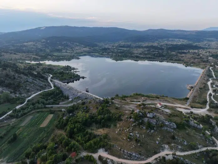 Posušje ulaže u vodoopskrbu: potpisan ugovor za cjevovod Tribistovo –