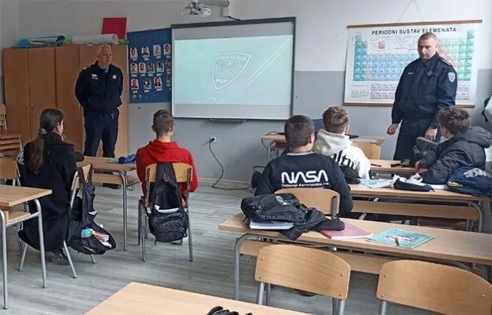 Stolački učenici učili o opasnosti pirotehnike