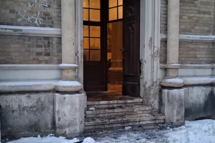Otkriveno tko je polio benzinom i zapalio vrata katoličke crkve