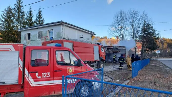 Vatrena završnica godine u Livnu, vatrogasci gasili više požara na