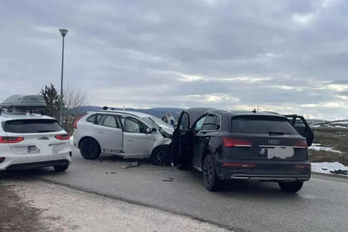 Teška prometna nesreća kod Kupresa: Više osoba teško ozlijeđeno