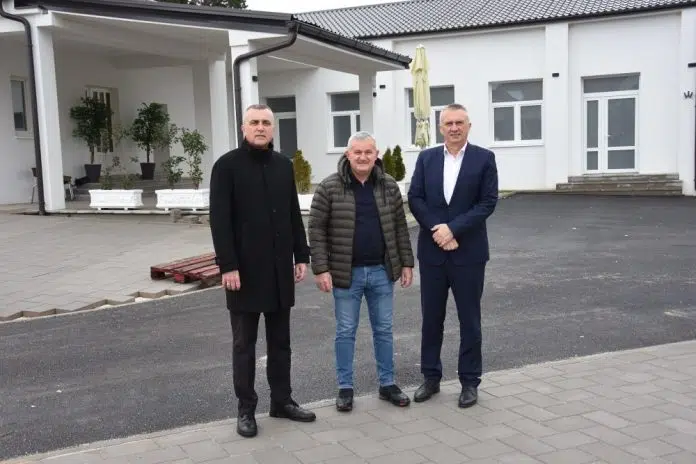 Uređene prometnice u zaseocima Barbarići i Galići, uređenje partera Doma