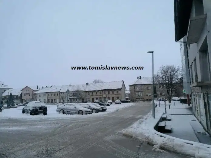 FOTO/VIDEO: DOBRO vam oblačno, hladno i snježno jutro iz Tomislavgrada!