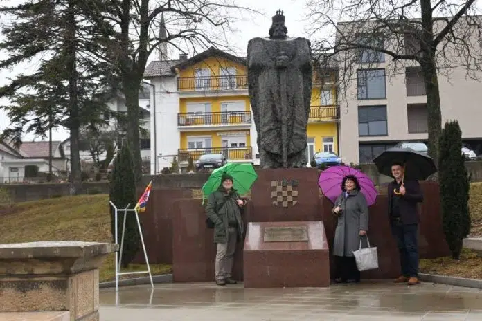 FOTO: Dopredsjednica HŠD-a Mandica Dasović i tajnik HŠD-a Oliver Vlainić