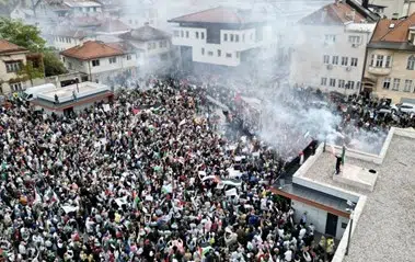 Tisuce-gradana-na-ulicama-nakon-tragedije-koja-je-ugasila-mladi.jpeg