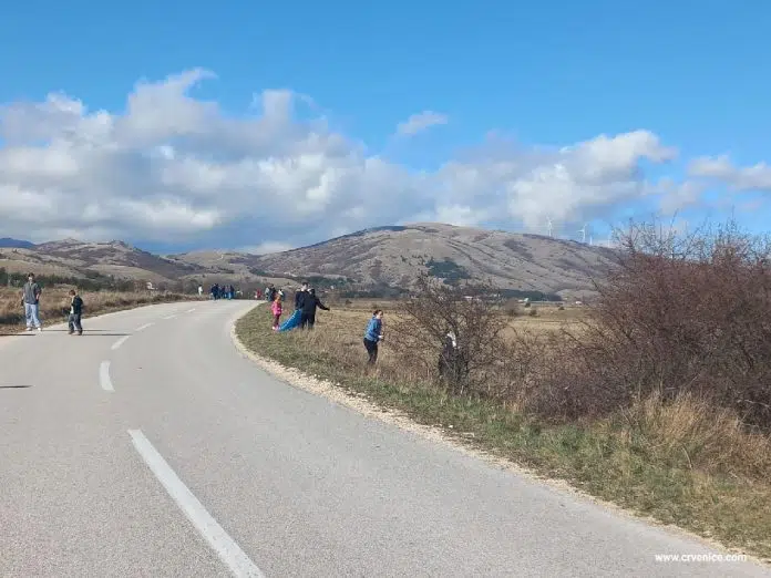 Velika akcija u Seonici: Župljani i njihov župnik čistili od