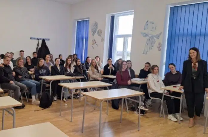 FOTO: U Gimnaziji Livno održano edukativno predavanje u okviru kampanje