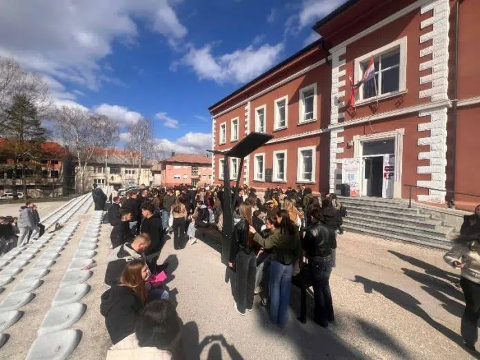 FOTO: U Livnu održano Federalno natjecanje iz matematike učenika srednjih