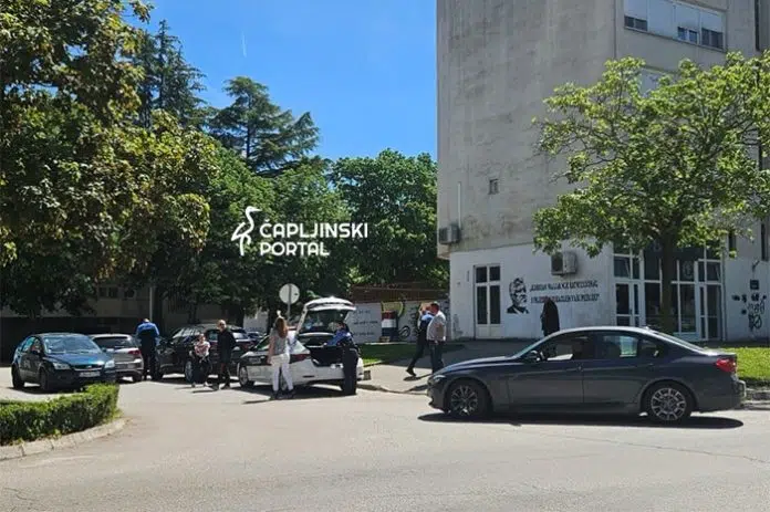 FOTO | Prometna nesreća zbog nepropisno parkiranih vozila: Ispisane kazne
