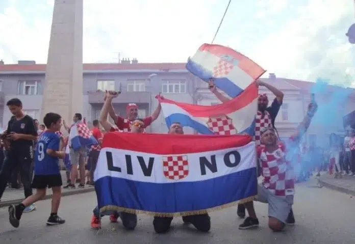 Filipinci, Vijetnamac i Dominikanac mahali zastavom s natpisom ‘Livno’