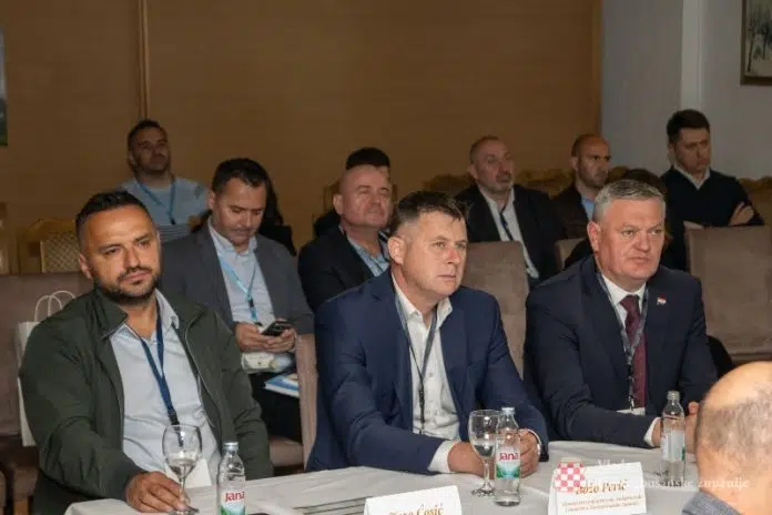 FOTO: Predsjednik Vlade HBŽ dr.sc. Ivan Vukadin otvorio Regionalni summit