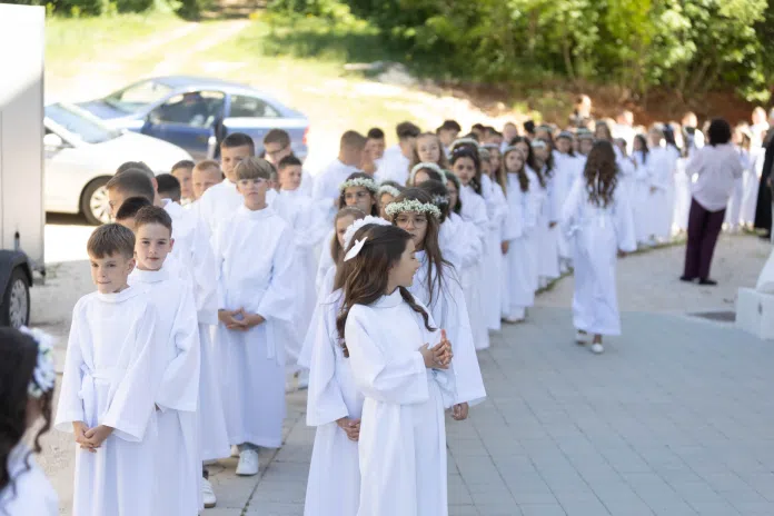 Posušje: 122 prvopričesnika proslavilo Prvu svetu pričest