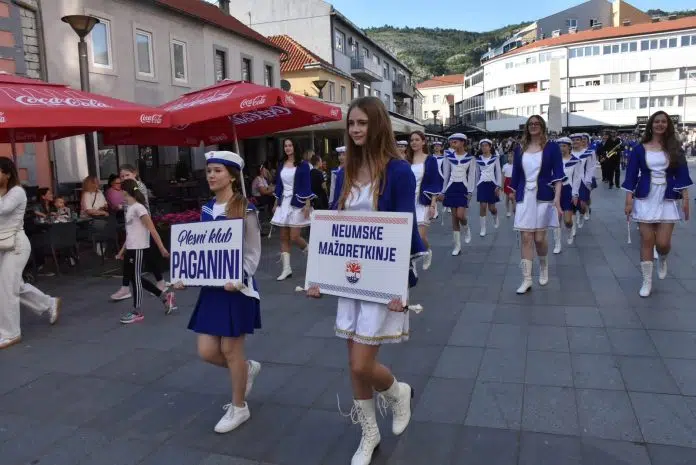FOTO: Neumske mažoretkinje na smotri u Livnu