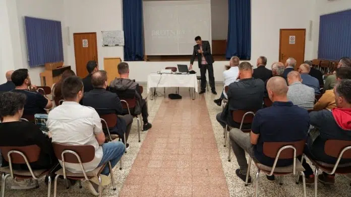 Dr. Goran Glamuzina u Čerinu održao stručno predavanje o geoarheološkim
