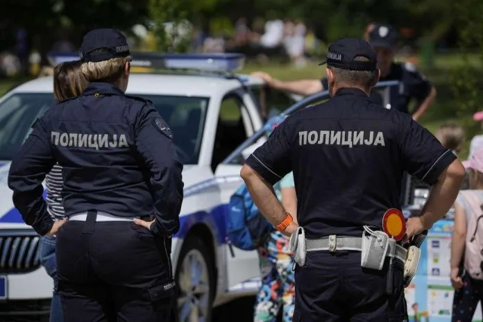 1784793307_Uzas-u-Srbiji-60-godisnjak-oteo-djevojcicu-ispred-trgovine-–-hipba.jpeg