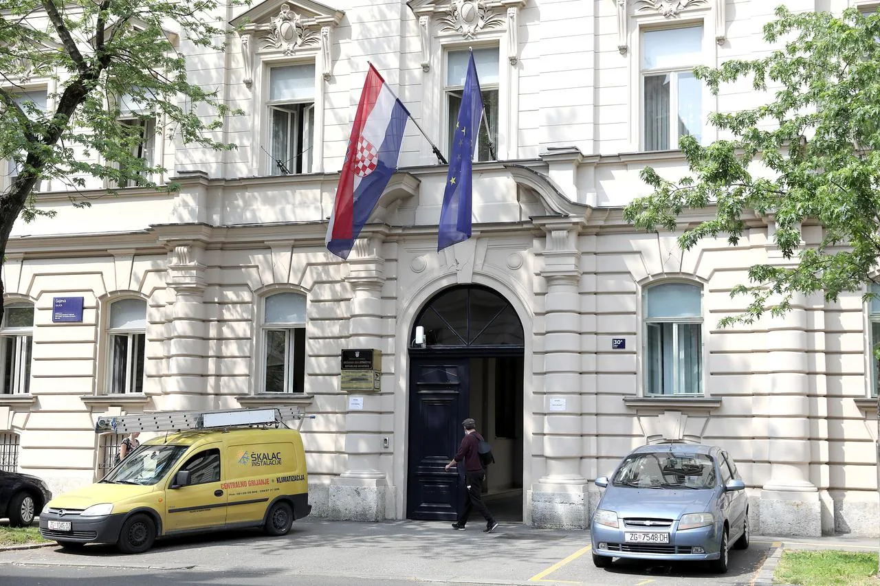 Napad zbog tetovaže Torcide: Pet osoba osumnjičeno za pokušaj ubojstva u Zagrebu Napad zbog tetovaže Torcide: Pet osoba osumnjičeno za pokušaj ubojstva u Zagrebu