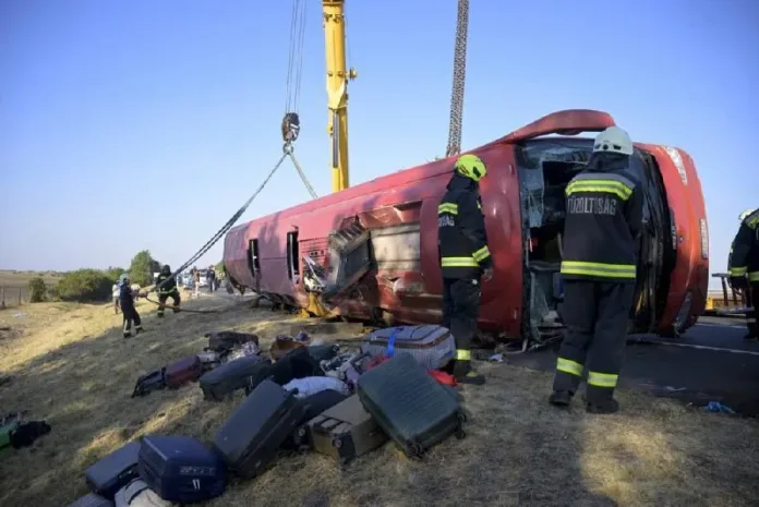 Tragedija u Mađarskoj: Poginulo 12 osoba u prevrtanju poljskog autobusa,