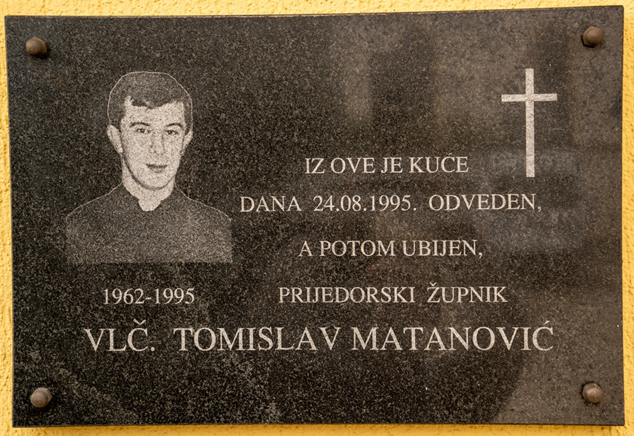 Zločin koji Prijedor ne zaboravlja: 31 godina od ubojstva župnika Matanovića i njegovih roditelja