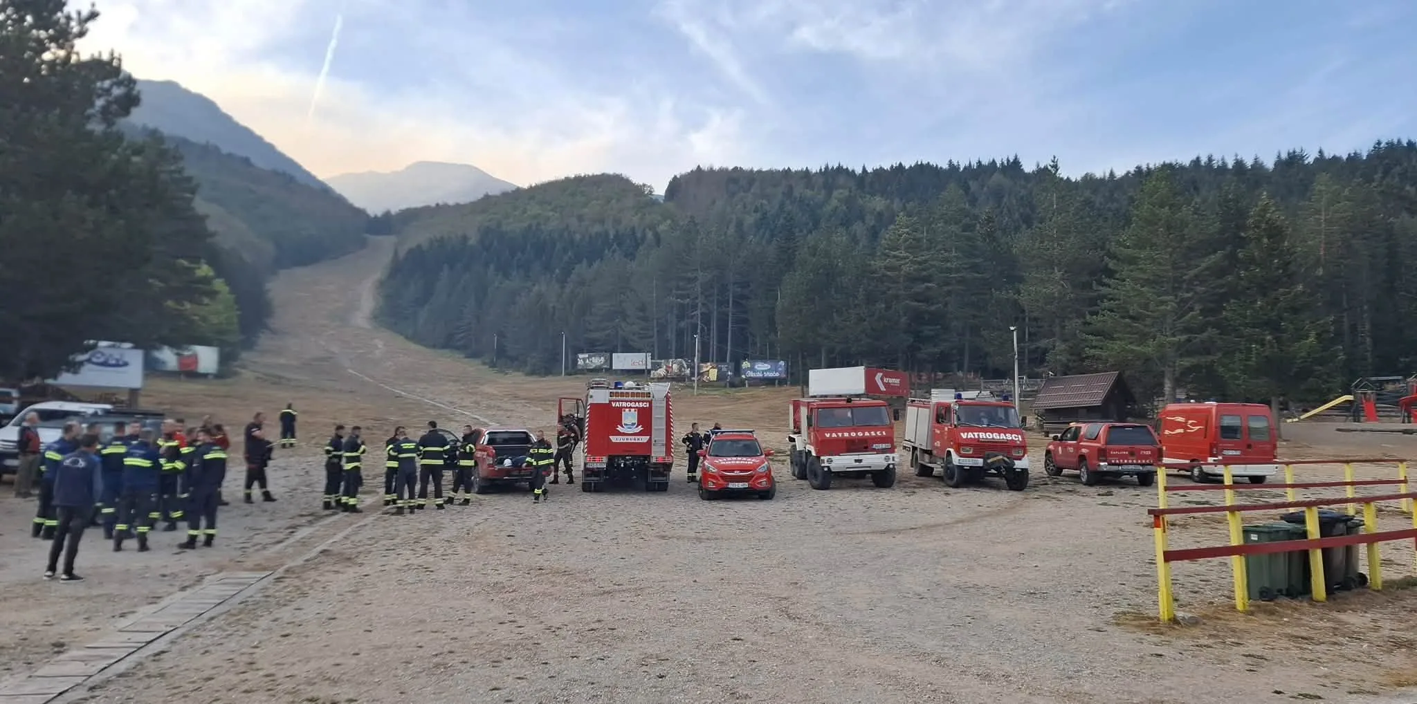 Požar se širi po Čvrsnici: Više od 100 vatrogasaca uz dva hrvatska kanadera