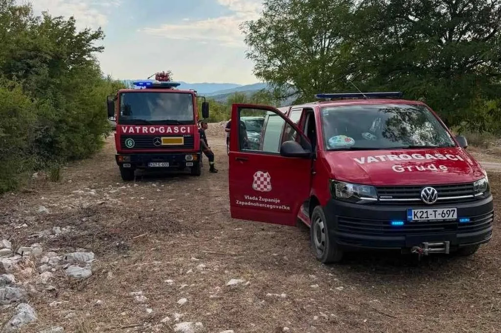 Grude jučer imale devet požara, izgorjelo više od šest hektara